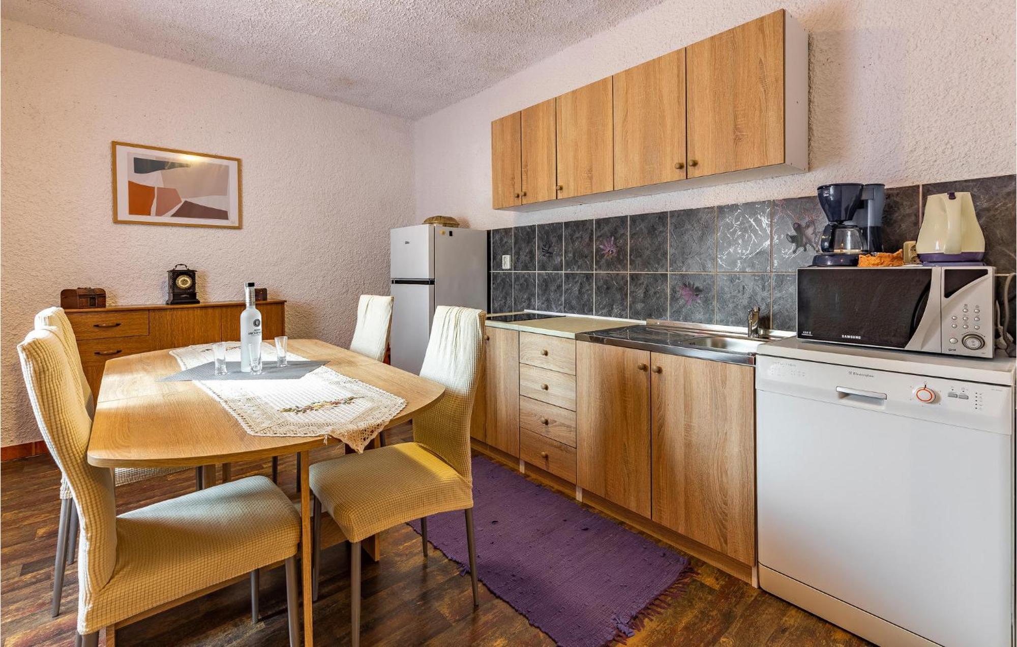 Lovely Apartment In Premantura With Wifi 外观 照片