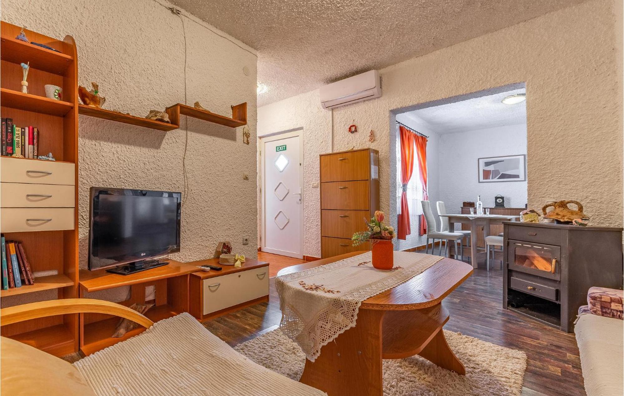 Lovely Apartment In Premantura With Wifi 外观 照片