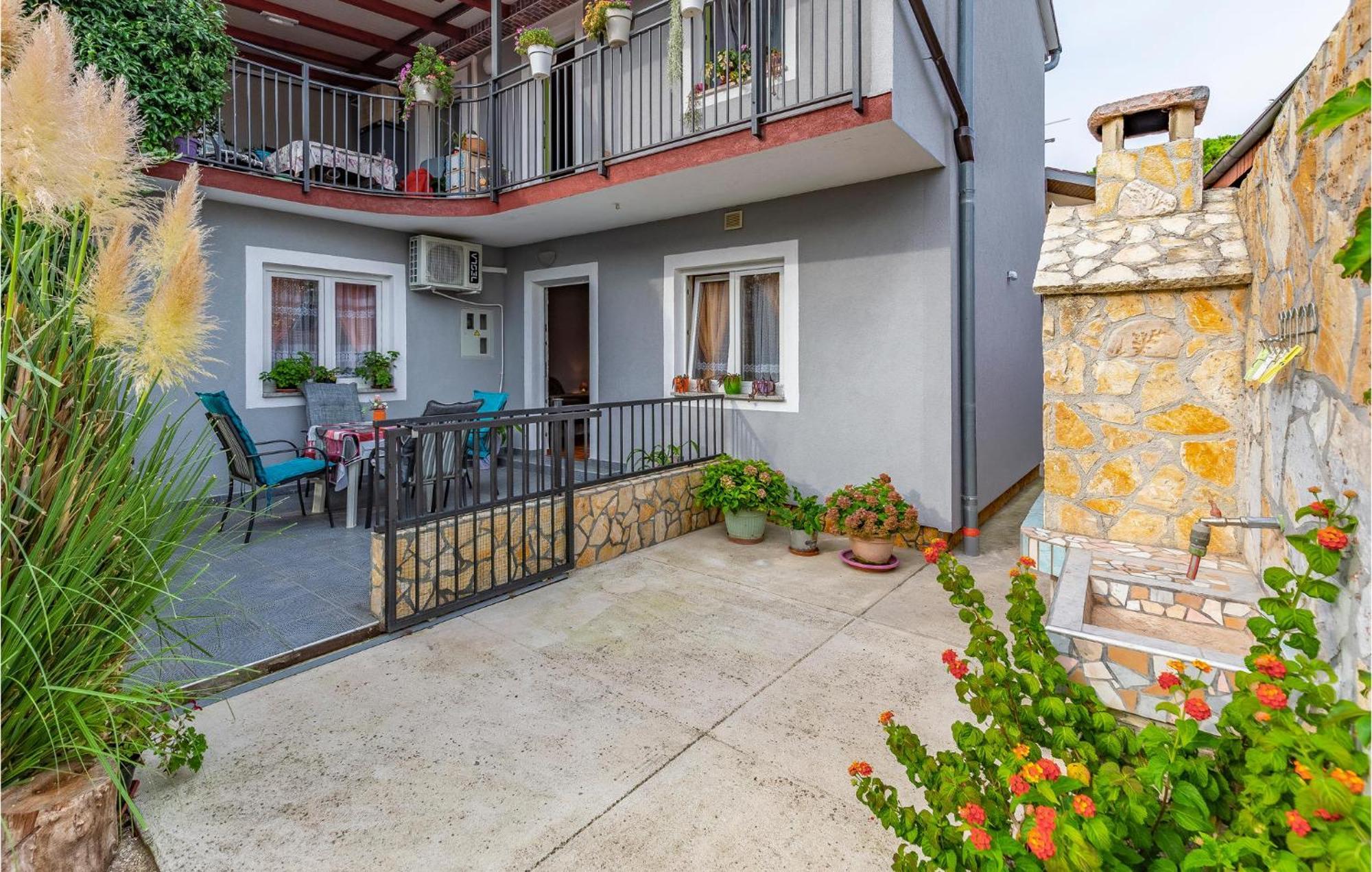 Lovely Apartment In Premantura With Wifi 外观 照片