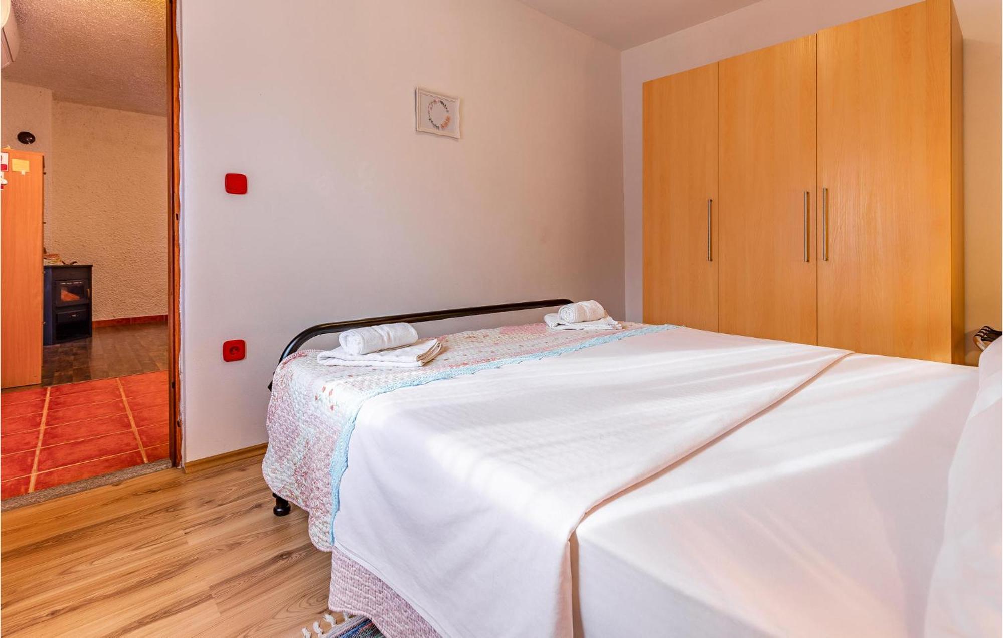 Lovely Apartment In Premantura With Wifi 外观 照片