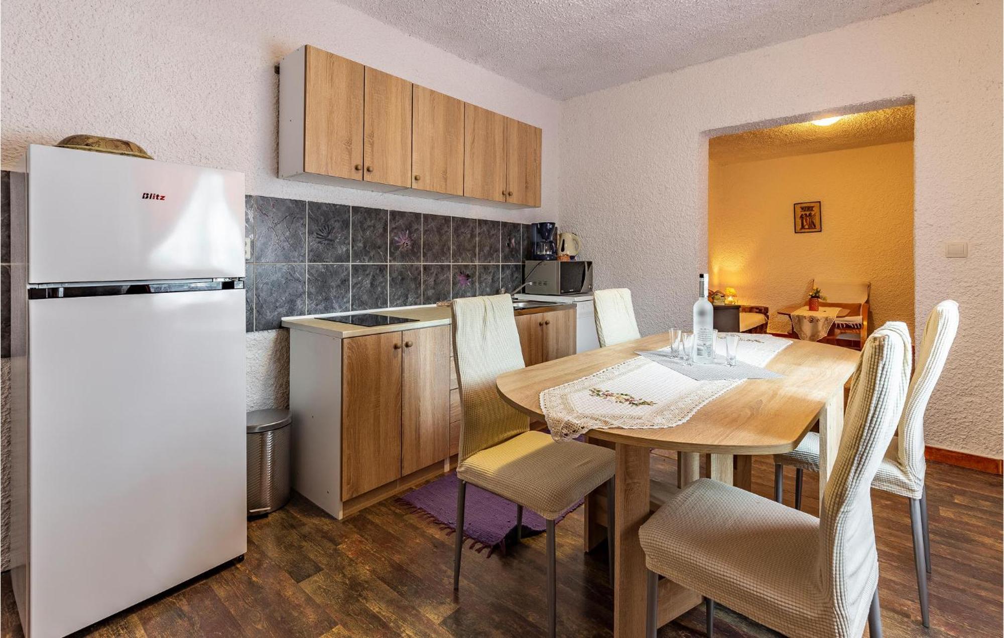 Lovely Apartment In Premantura With Wifi 外观 照片